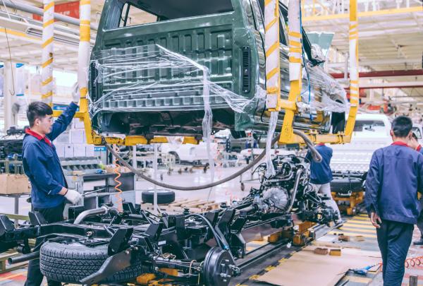 Automobile factory workers in China